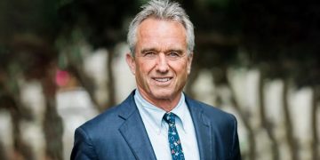 Robert Kennedy, Jr. Leads Inner City Youth on Adventurous Hike 